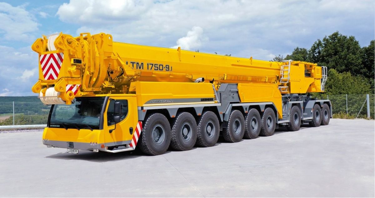 The largest 900 ton mobile crane in Europe is equipped with Omnicomm